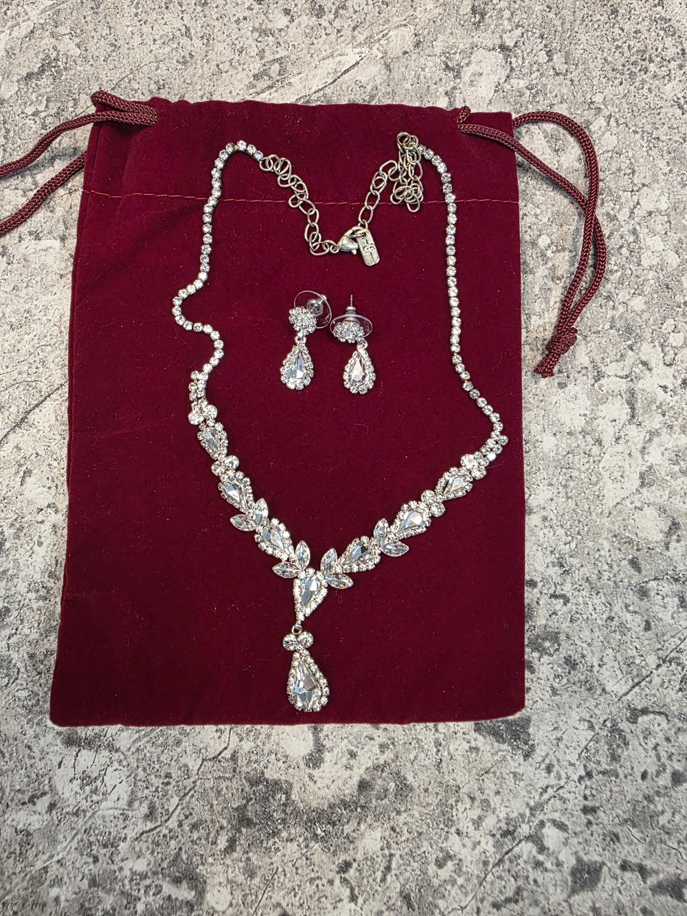 Sparkling Teardrop Crystal Necklace & Earring Set - Silver
